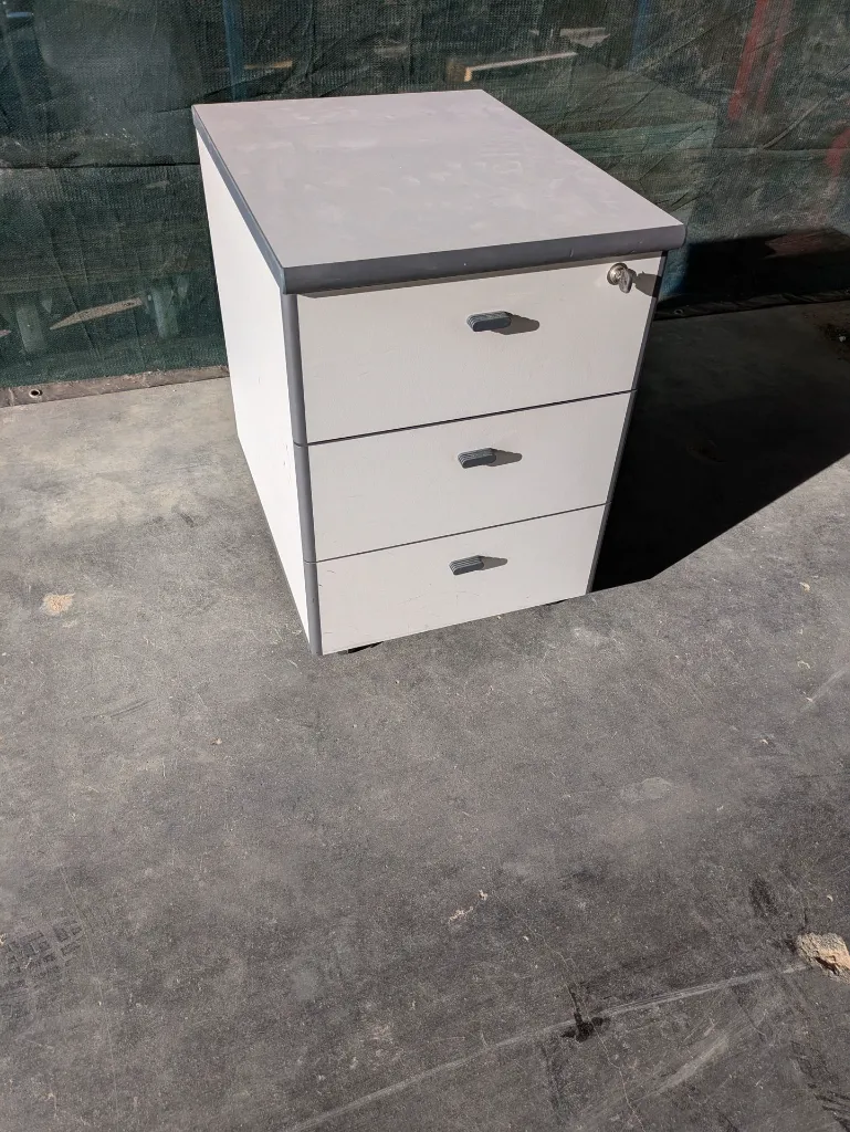 Meuble de bureau 3 tiroirs (photo 3)