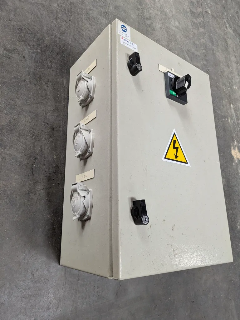 Armoire électrique avec prises : 60 cm x 40 cm (photo 1)