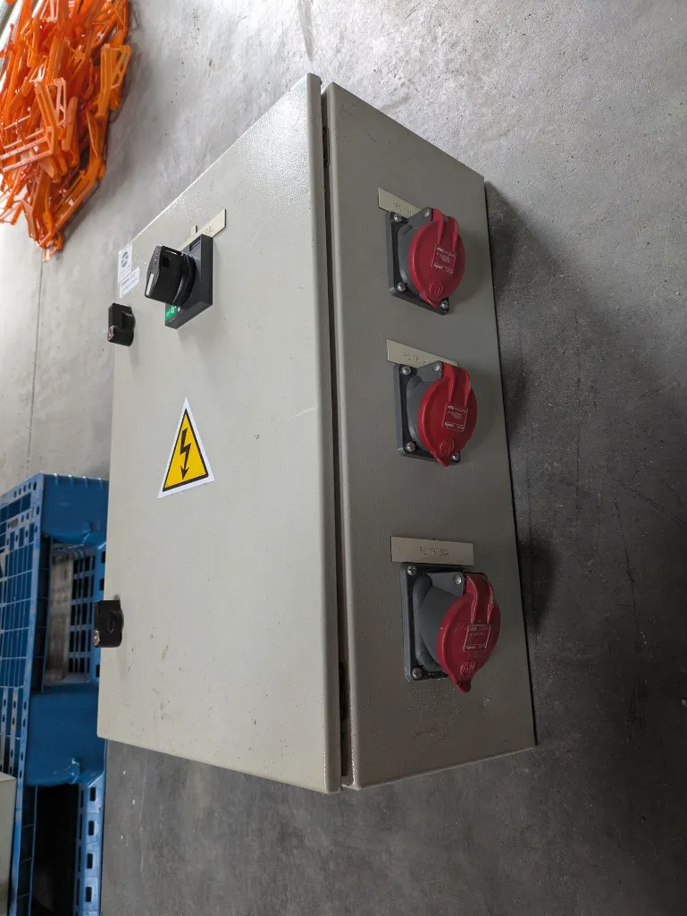 Armoire électrique avec prises : 60 cm x 40 cm (photo 2)