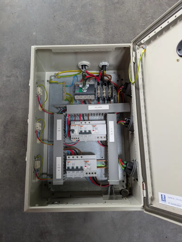 Armoire électrique avec prises : 60 cm x 40 cm (photo 3)