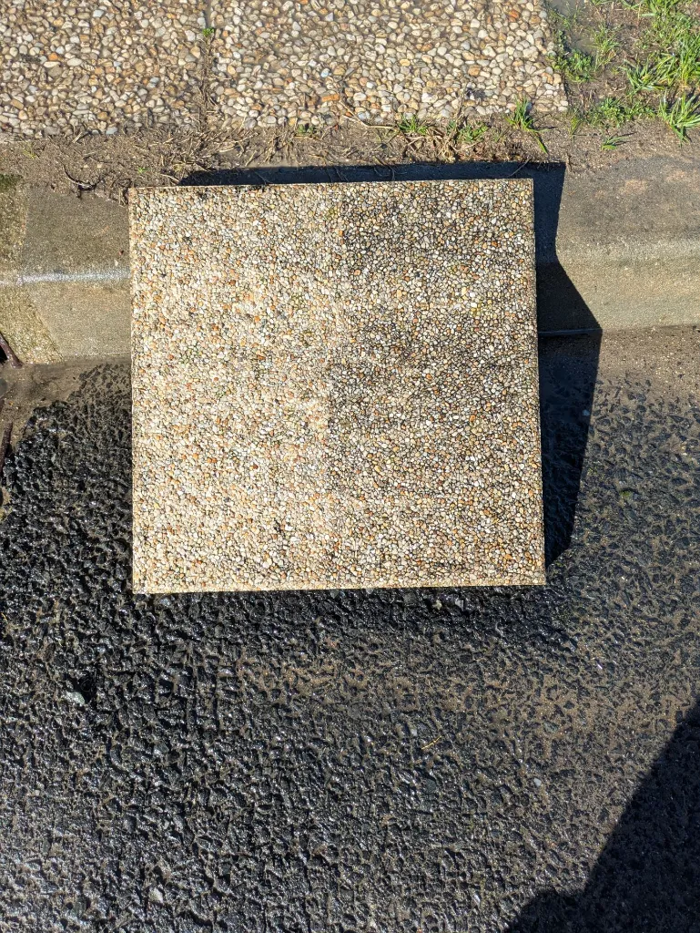 Dalle béton gravillonner beige  