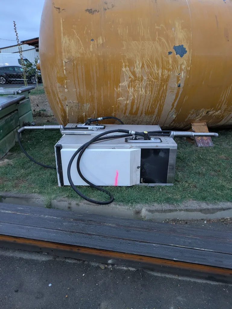 Cuve 25 m³ (25 000 L) double paroi GNR / Gazole + 2 volucompteurs (photo 1)
