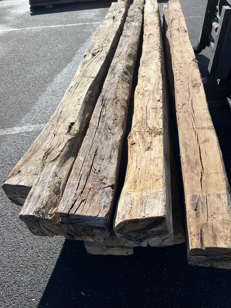 Poutre en chêne déclassée de L 4,20 m 15x15 à 20x20 
