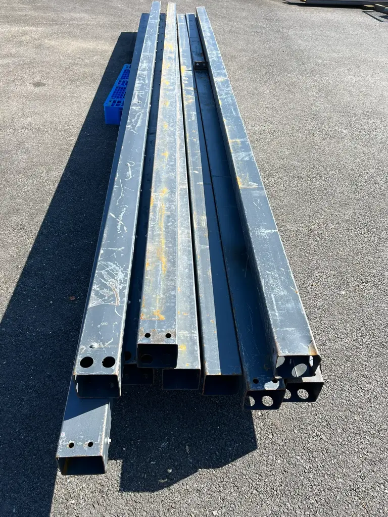 Tube profilé carré en acier L 5,90 m 12 cm x 12 cm 