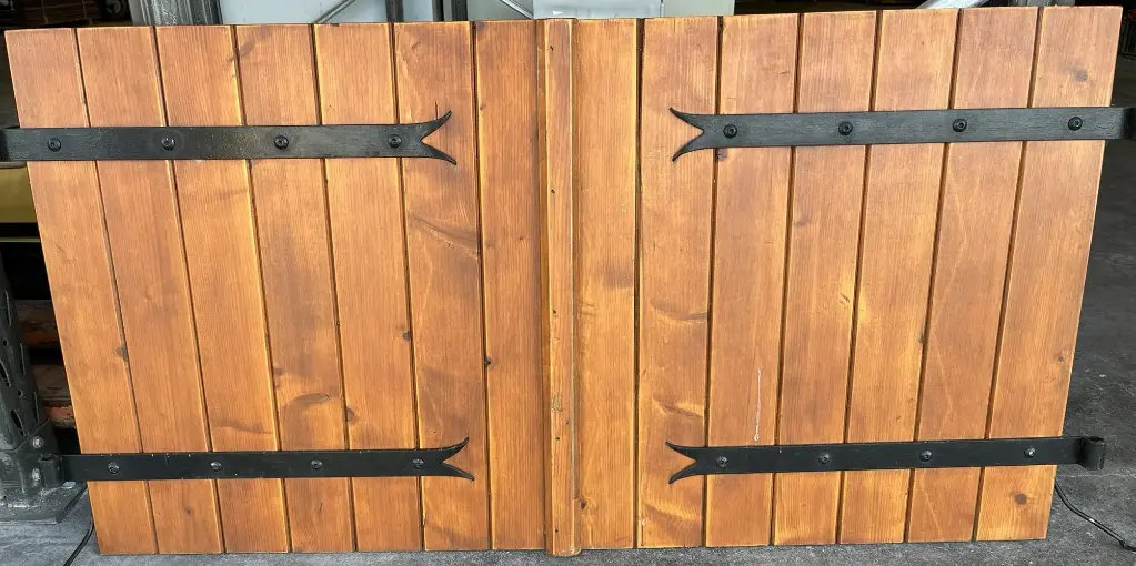 Volet en bois 2 battant l 120 cm x H 63 cm   