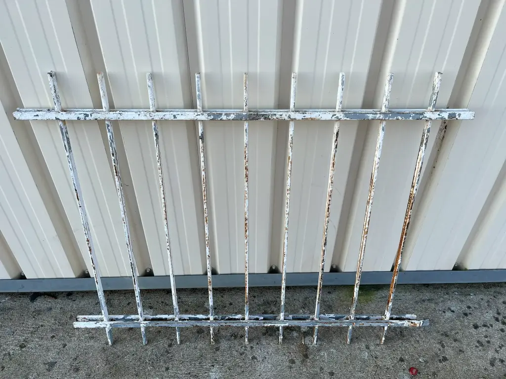 Grille de défense métallique L 120 cm H 98 cm 