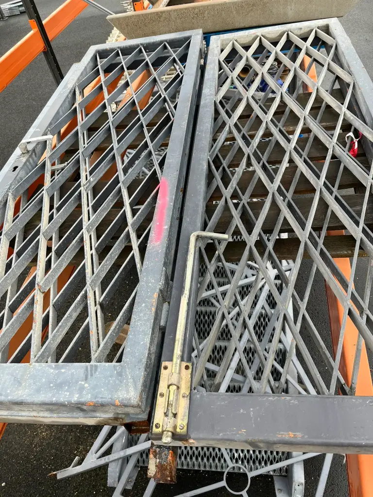 grilles de défense de porte L 258 cm H 190 cm 