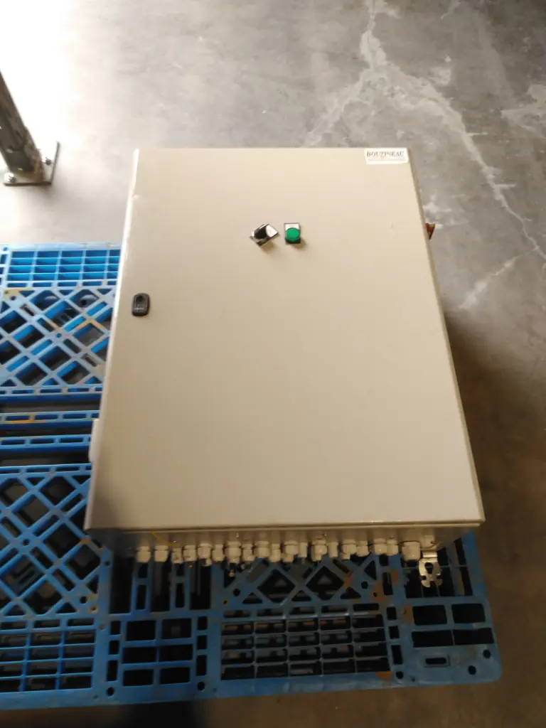 Armoire électrique industrielle l 60 cm H 80 cm