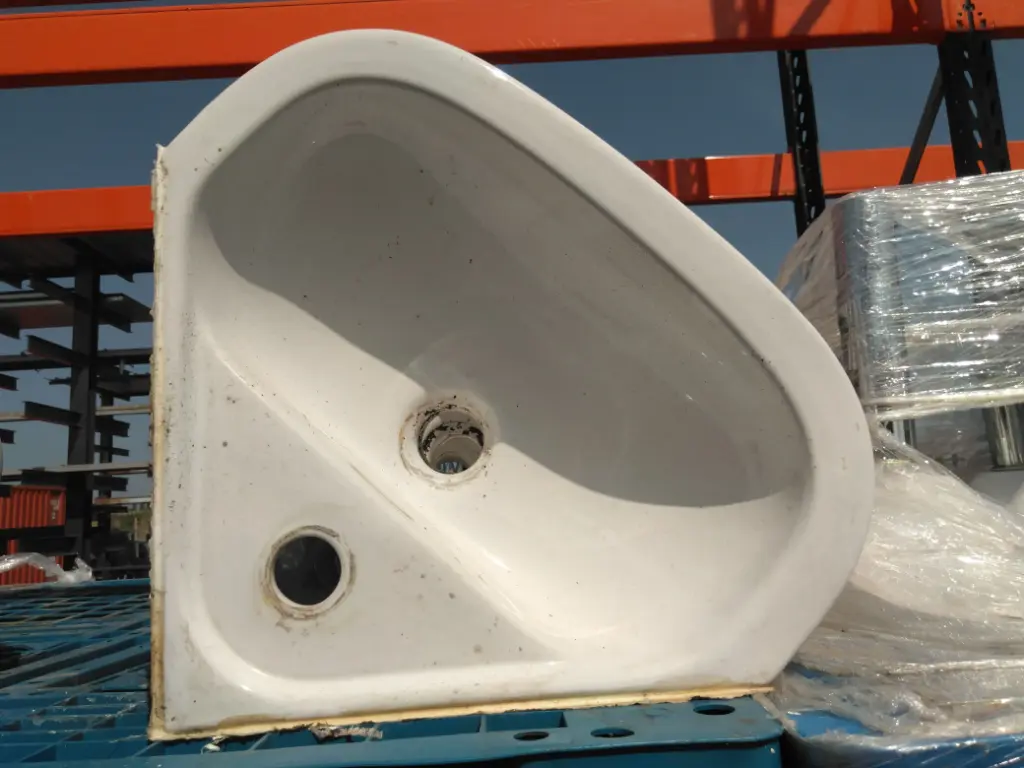 Lave mains d'angle rectangulaire 