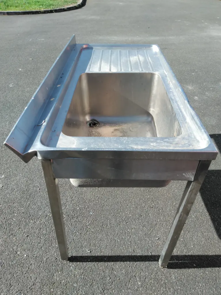 Évier inox 1 grand bac 1 égouttoir sur pied