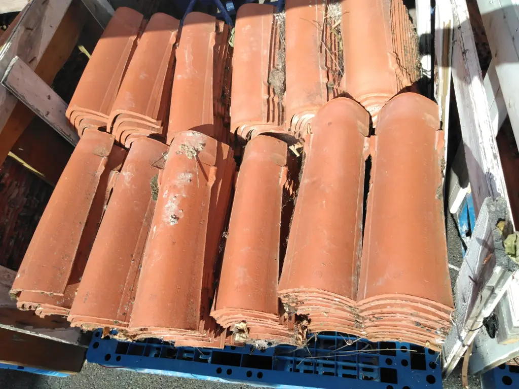 Tuile Tige de Botte Rouge