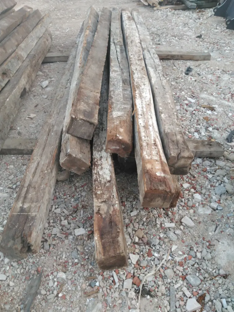 Poutre en chêne 3m50 section: 14cm x14cm à 19cm x 19cm