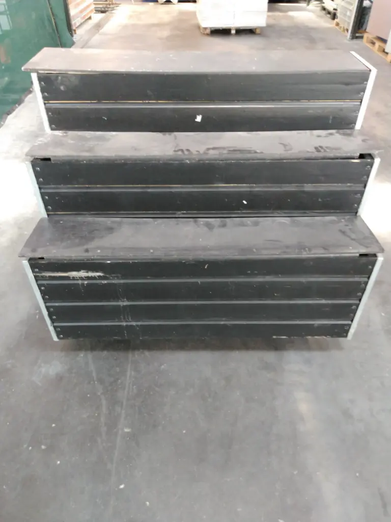 Présentoir de fleuriste H: 1m13 x L:1m 42 x P: 88 cm 