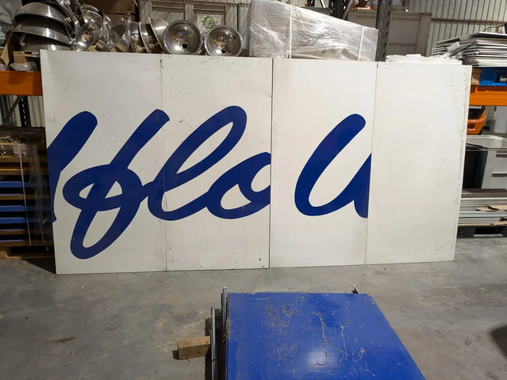 Support publicitaire H : 1m65 x 82 cm