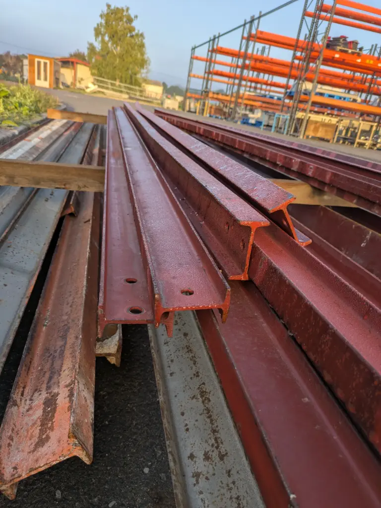 Poutrelle profil IPN L: entre 3m80 / 4m 8 cm x 4 cm 