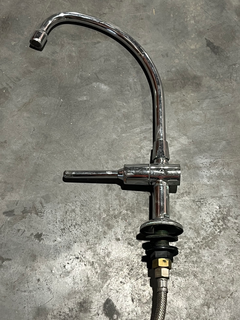 Robinet temporisé à col de cygne