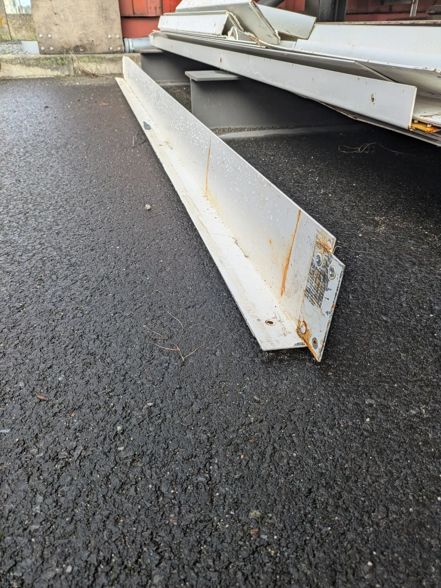 Cornière H : 140 mm par 60 mm L : 3m 