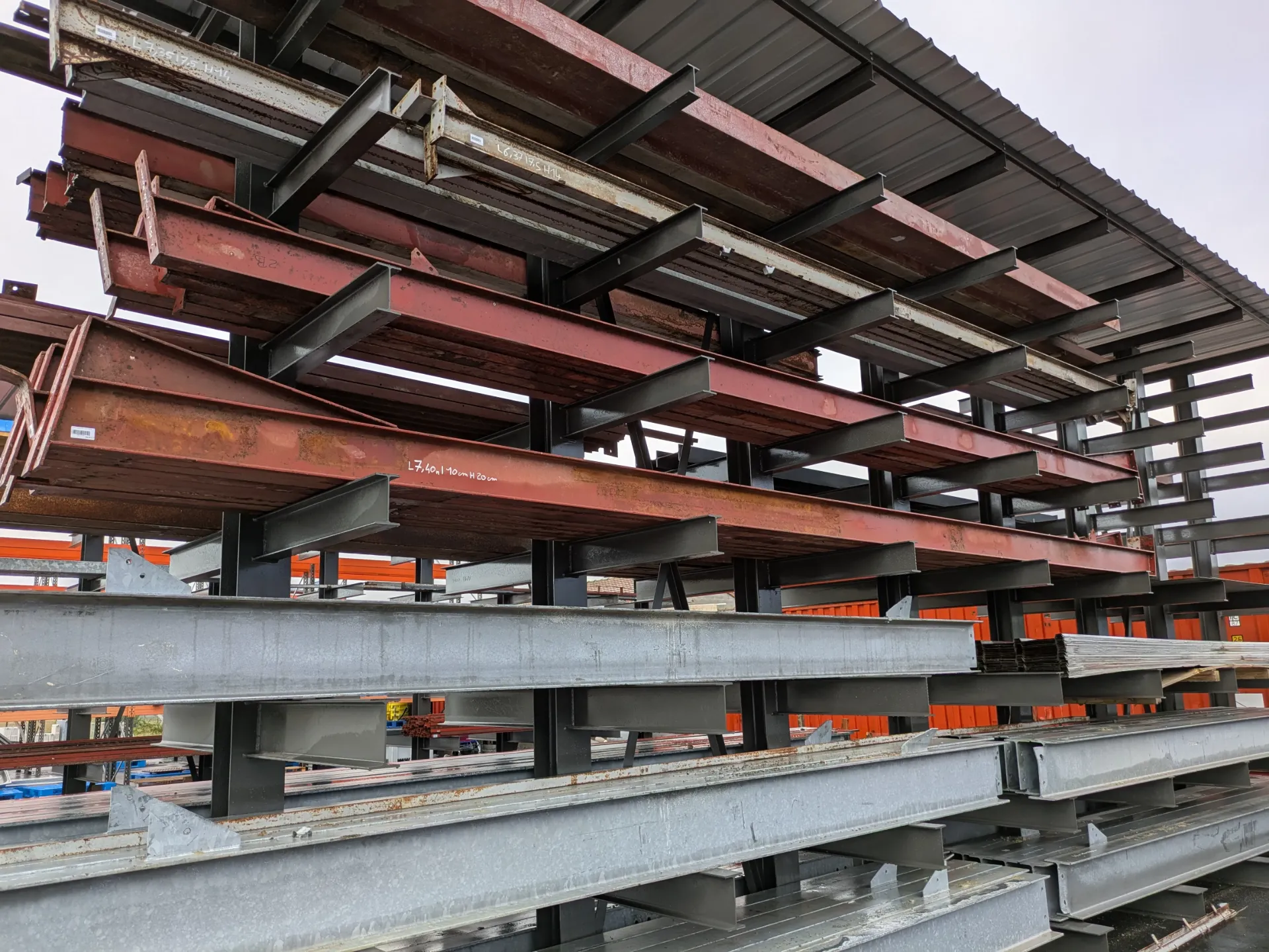 Poutrelle profile IPN en acier L 3,30 m H 18 cm x l 8 cm