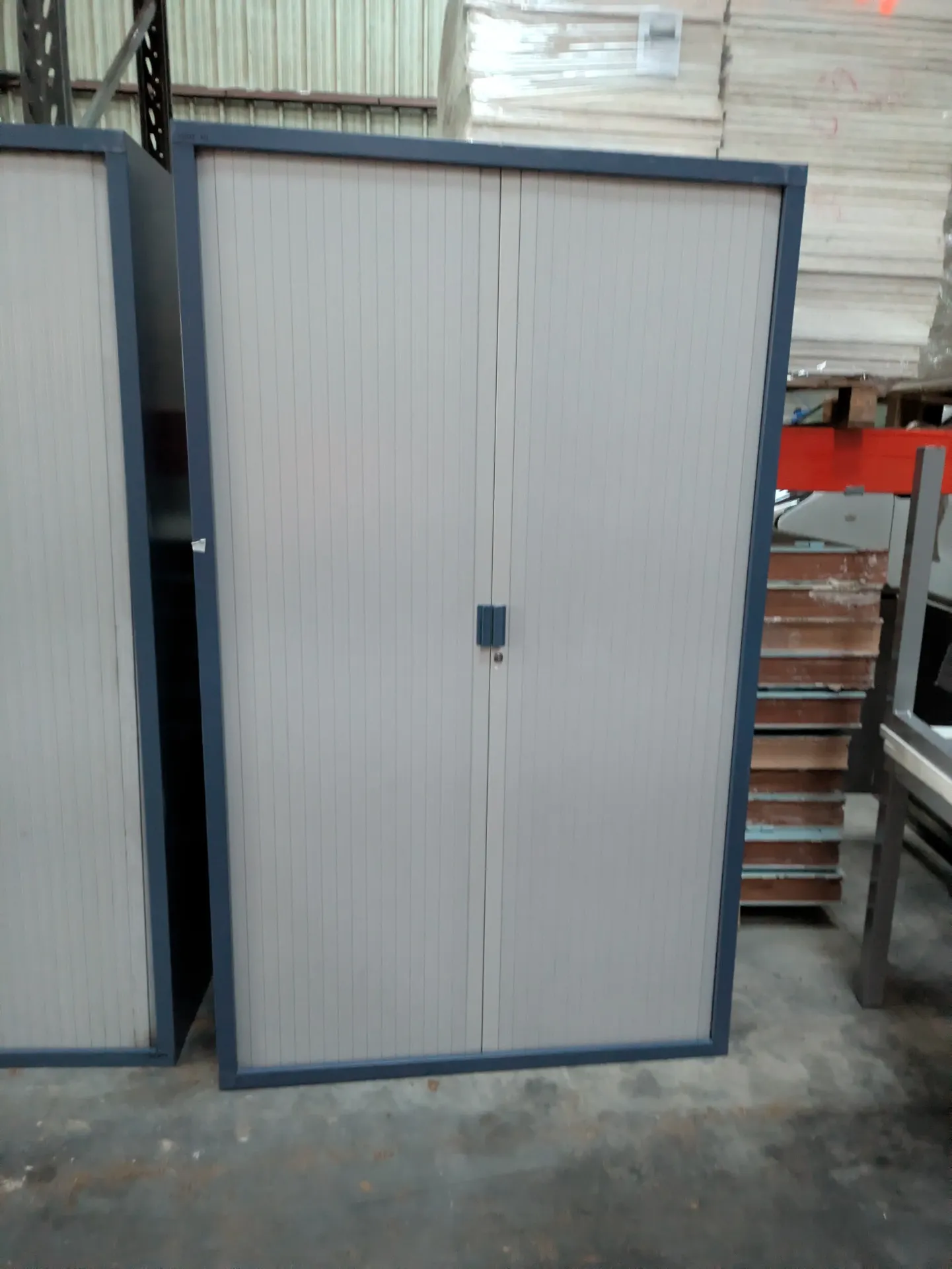 Armoire rideaux grande