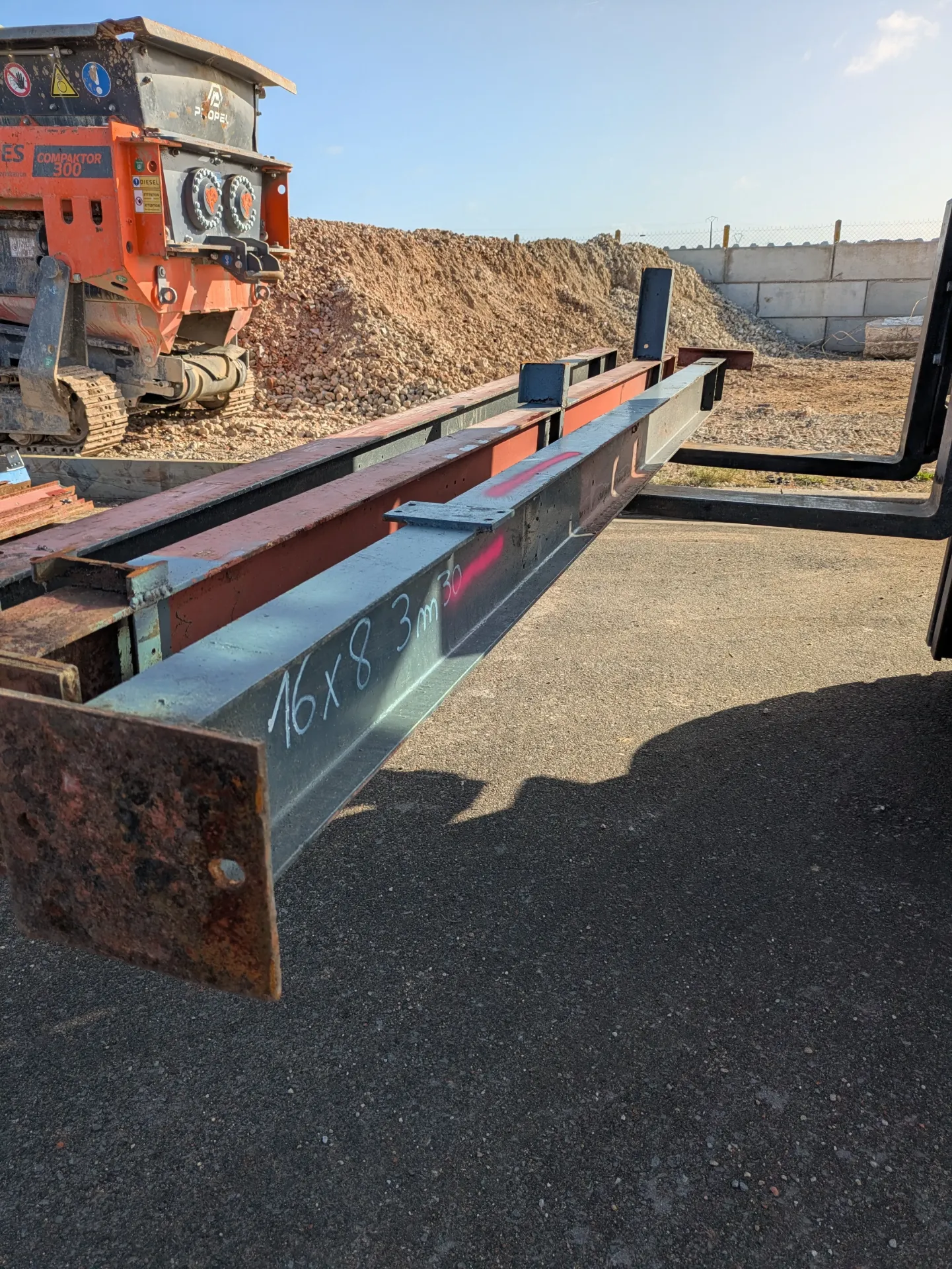 Poutrelle profile IPN en acier L 3,30 m H 16 cm x l 8 cm