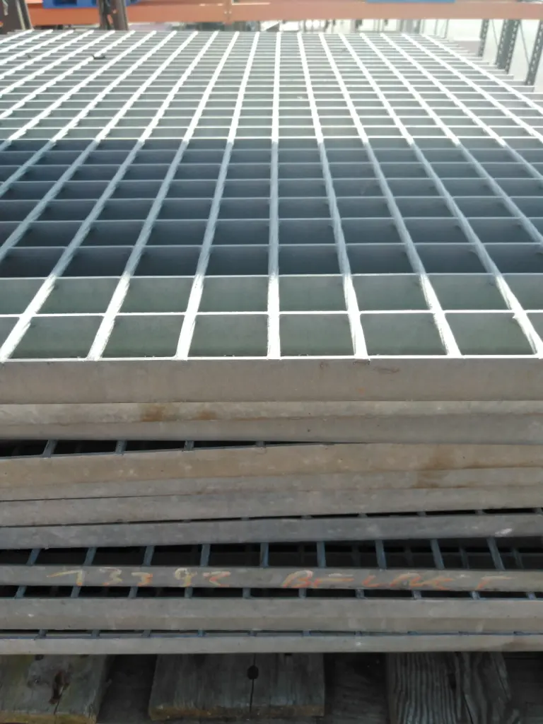Caillebotis acier galvanisé L100 cm l 79 cm ep 2,5 cm