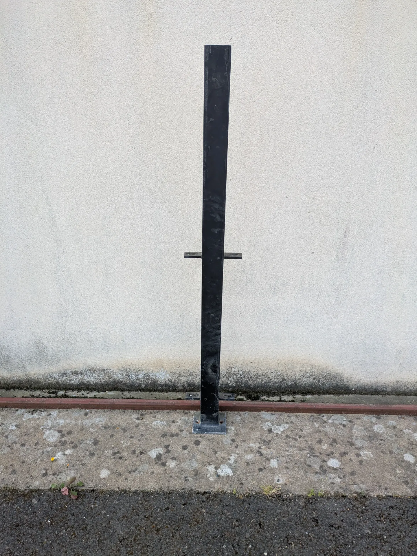 Poteau avec platine 80 x 80 longueur 1m50