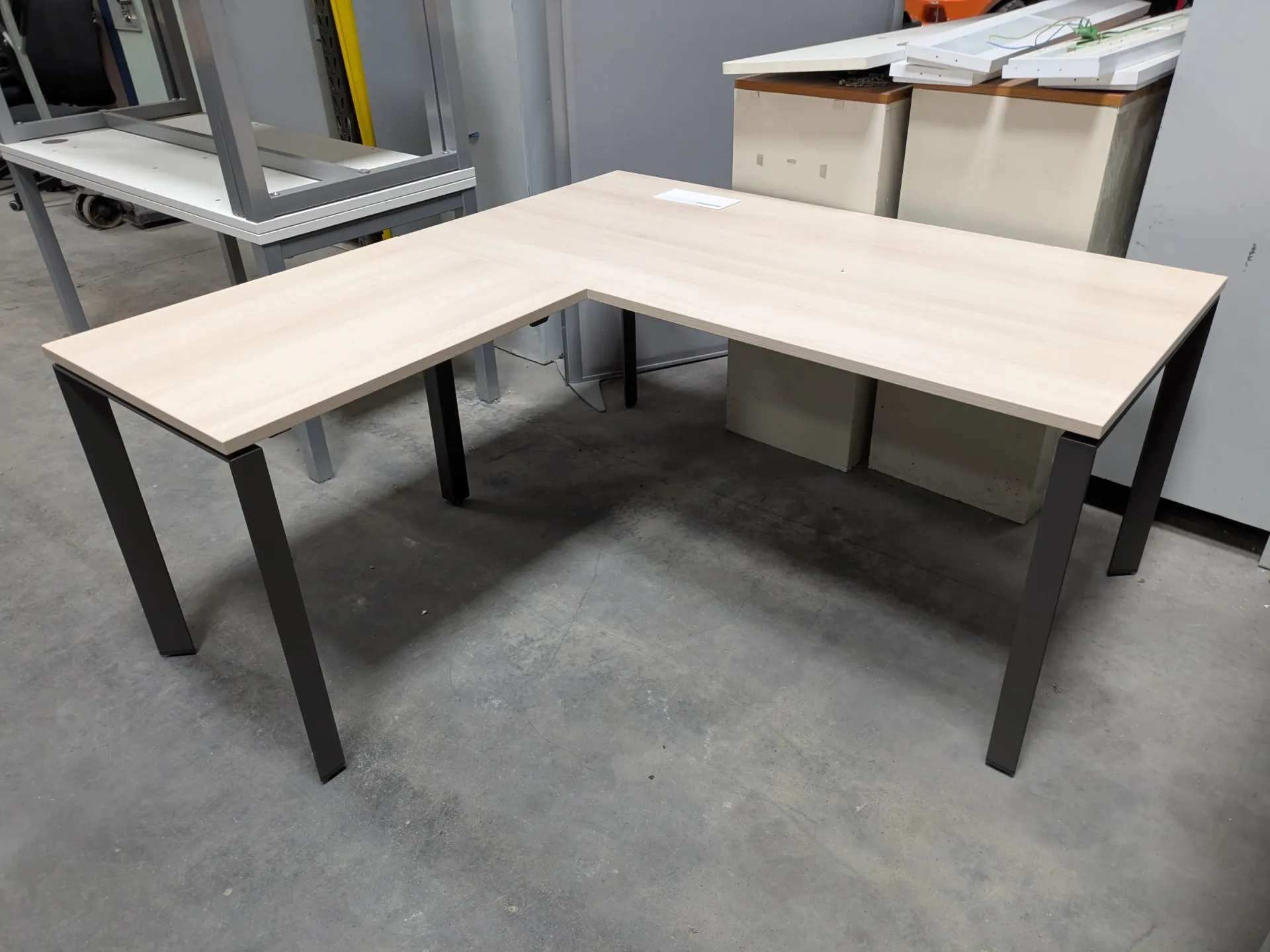 Bureau avec un retour longueur : 1m60 x 80 cm