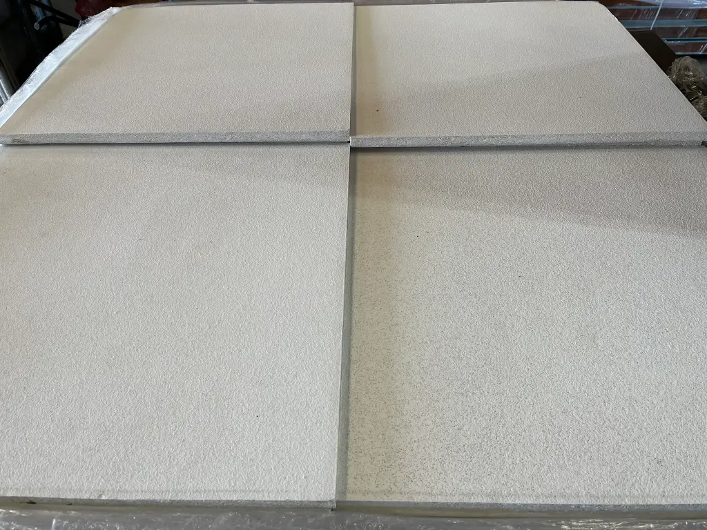 Dalle de faux plafond 0,60 cm x 0,60 cm