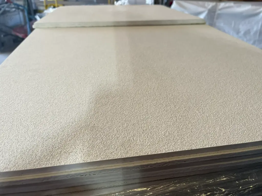 Dalle de faux plafond avec rebord  0,60 cm x 0,60 cm