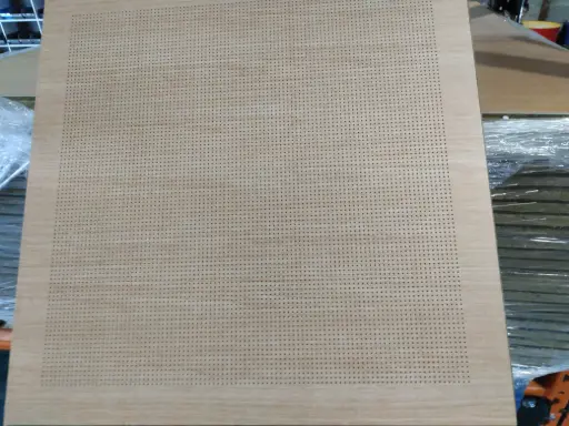 Dalle de faux plafond imitation bois 0,60 cm x 0,60 cm